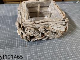 Kvadratinis medinis krepšys su pagaliukais