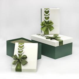 Stačiakampės dėžutės su kaspinėliu 3 dalių (žalia-kreminė)