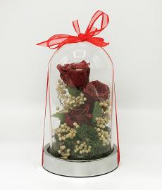 Miegančių stabilizuotų raudonų rožių kompozicija stiklinėje žvakidėje, 12x19cm