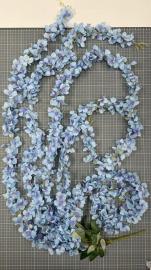 Dirbtinė vijoklinės gėlės šaka, ilgis 135 cm (mėlyna)