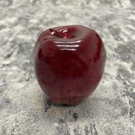 Dekoratyvinis obuolys pailgas tamsiai raudonas 9 cm