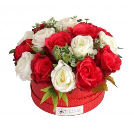 Dirbtinių raudonų, baltų rožių kompozicija cilindrinėje dėžutėje, skersmuo 27cm