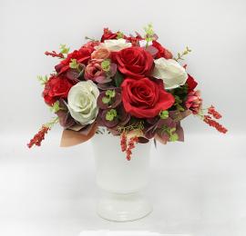 Dirbtinių rožių kompozicija keramikinėje vazoje, 29x32cm