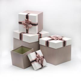 Kvadratinės dėžutės su kaspinėliu 4 dalių (rožinė)